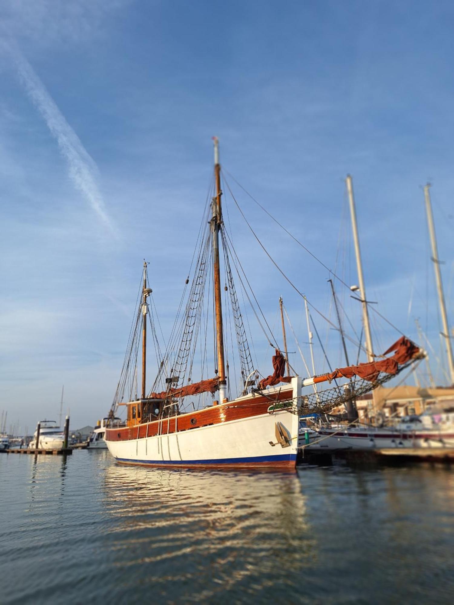 Historic Wooden Ship 'Ursula' East Cowes Buitenkant foto