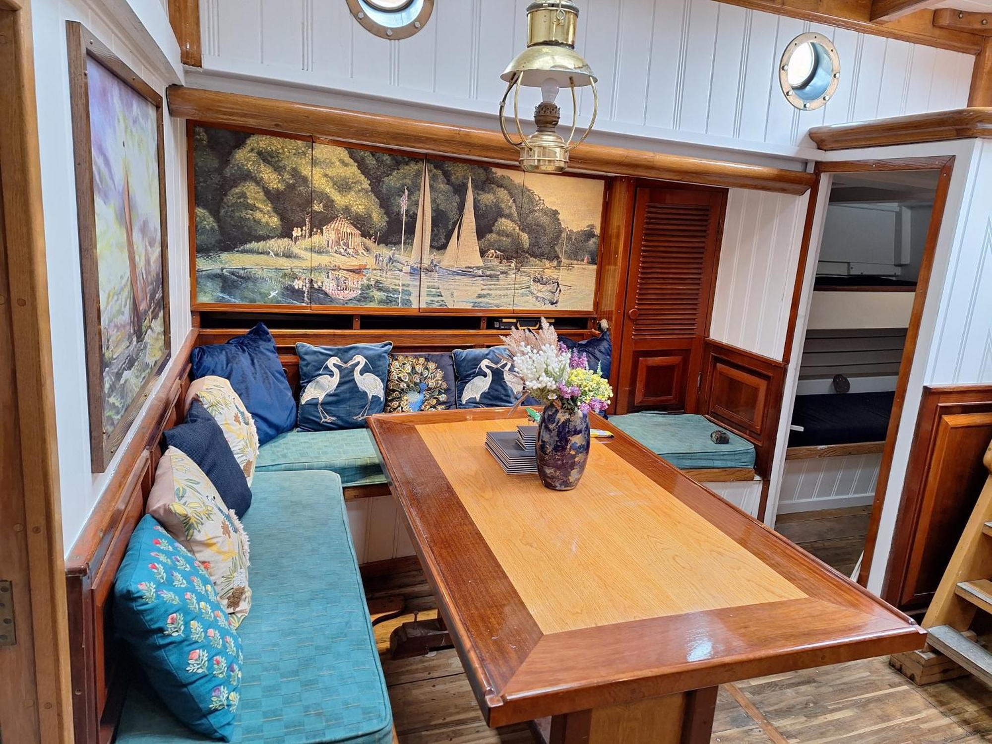 Historic Wooden Ship 'Ursula' East Cowes Buitenkant foto
