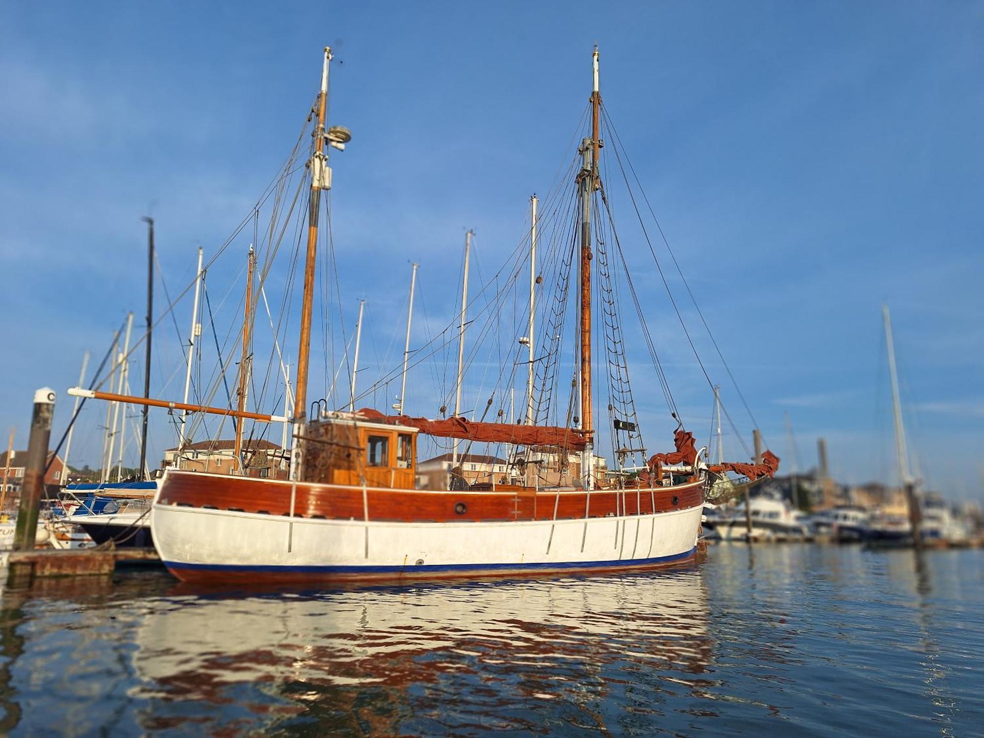 Historic Wooden Ship 'Ursula' East Cowes Buitenkant foto