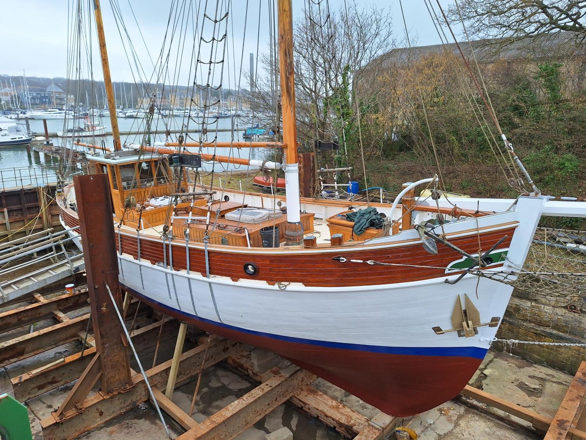 Historic Wooden Ship 'Ursula' East Cowes Buitenkant foto