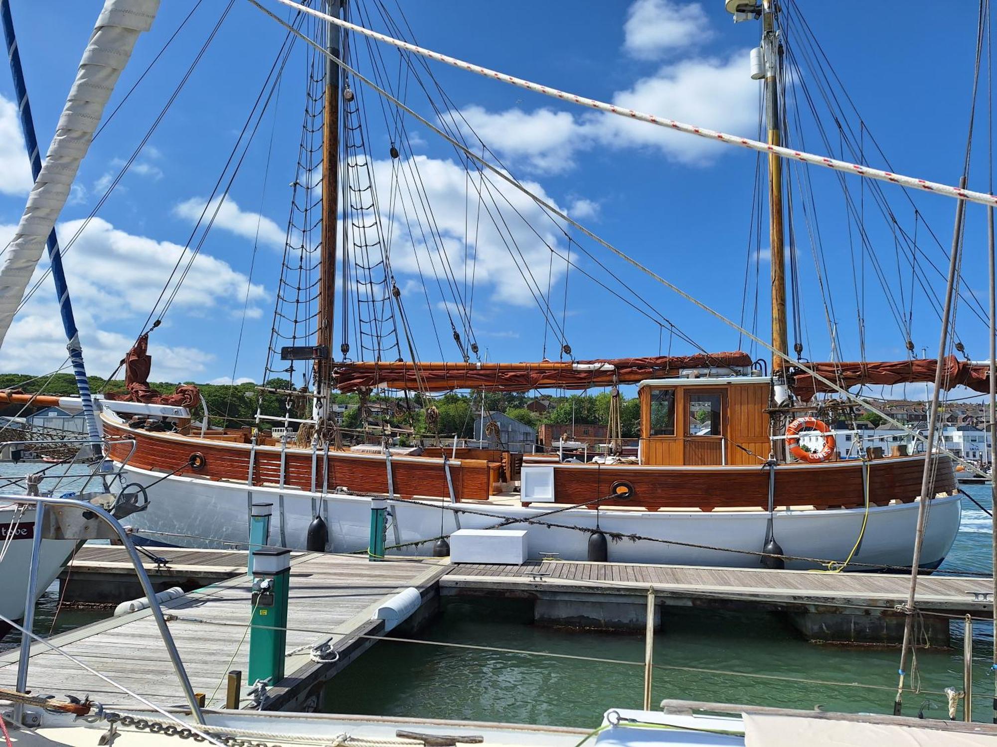 Historic Wooden Ship 'Ursula' East Cowes Buitenkant foto