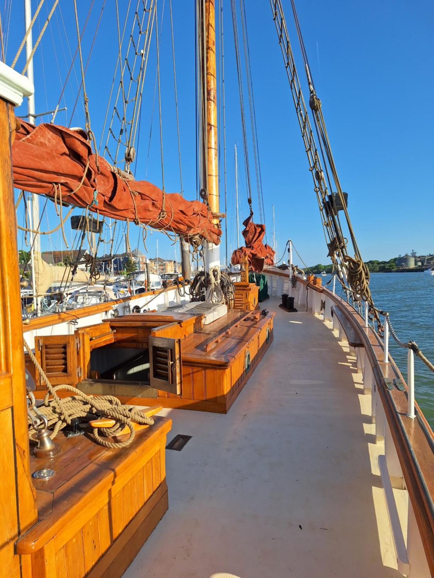 Historic Wooden Ship 'Ursula' East Cowes Buitenkant foto